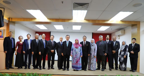 Group photo with the executives of MyIPO and seminar lecturers in March 6