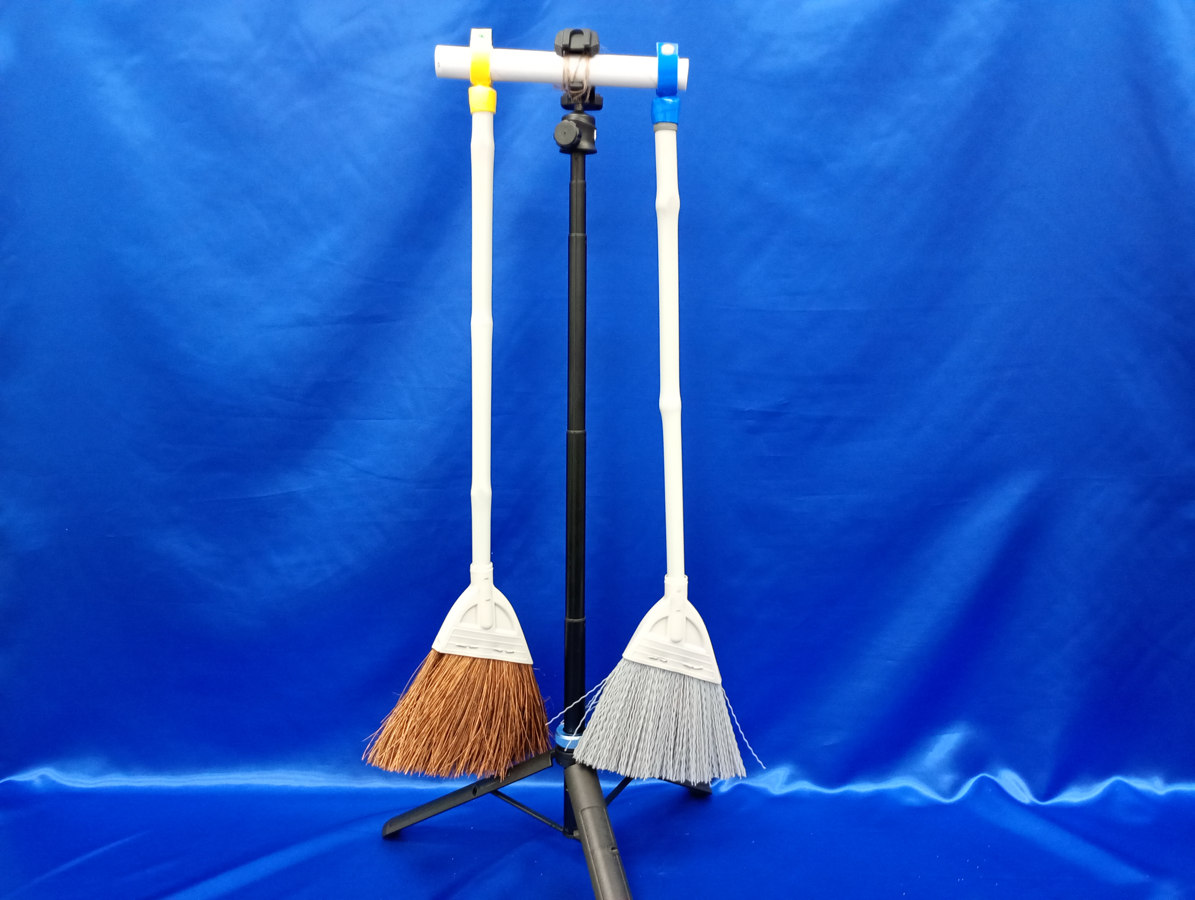 ピタッとほうき　くっつ君