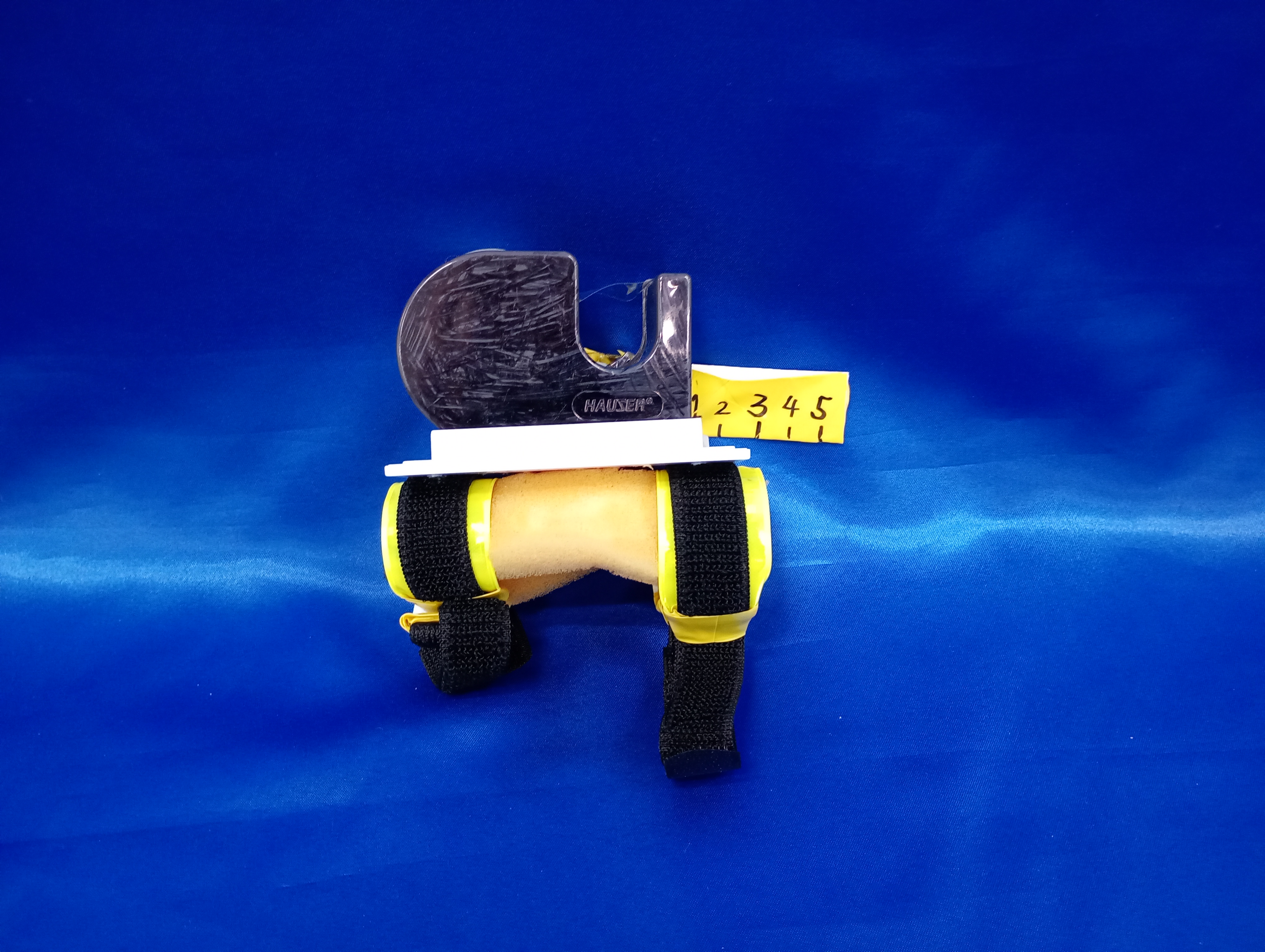 15秒で腕に付けられるテープカッター